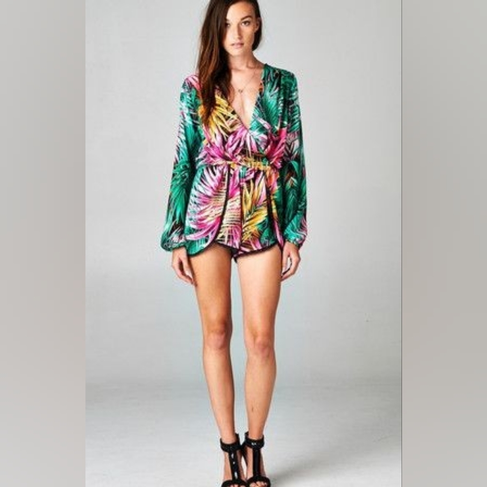 📍SOLD📍Tropical leaf romper size medium - Picture 9 of 10